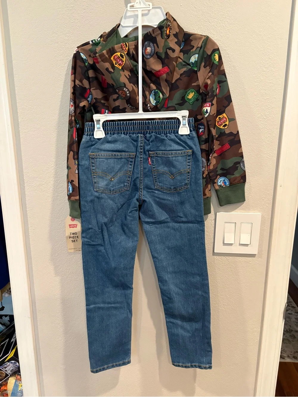 Levi’s Boy’s 2-piece Set Included Camo Full-Zip Hoodie and Blue Jeans Size L 6/7